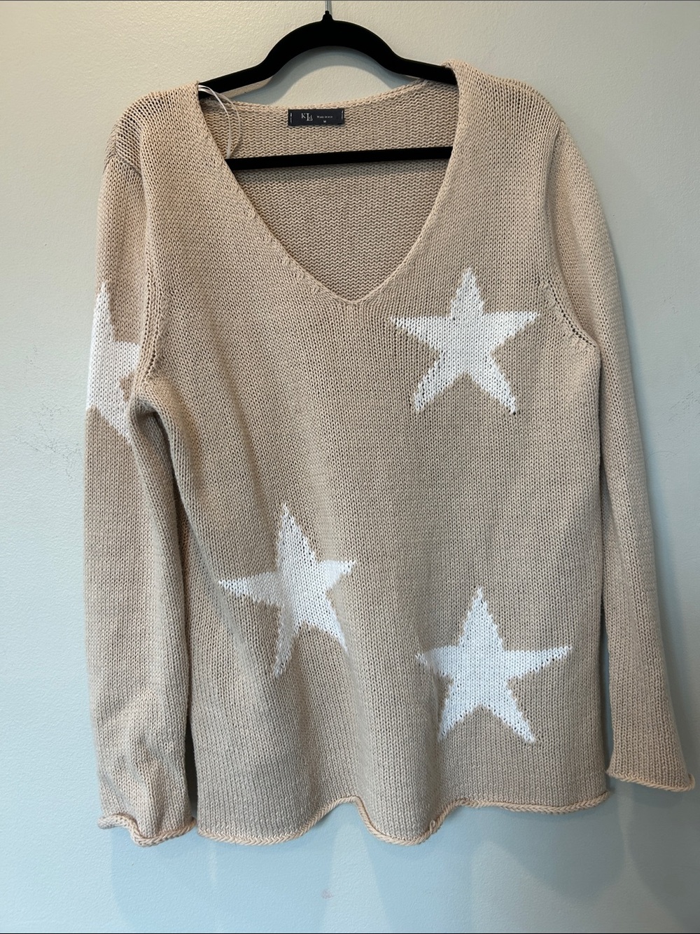 KULE Beige V-Neck Star Intarsia Sweater with White Stars